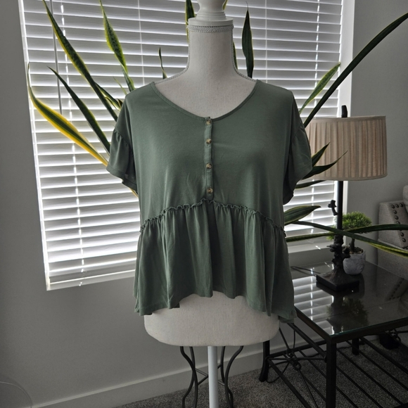 Lucky Brand Flowy Peplum Top. Size Small. Good preowned condition. - Picture 1 of 7